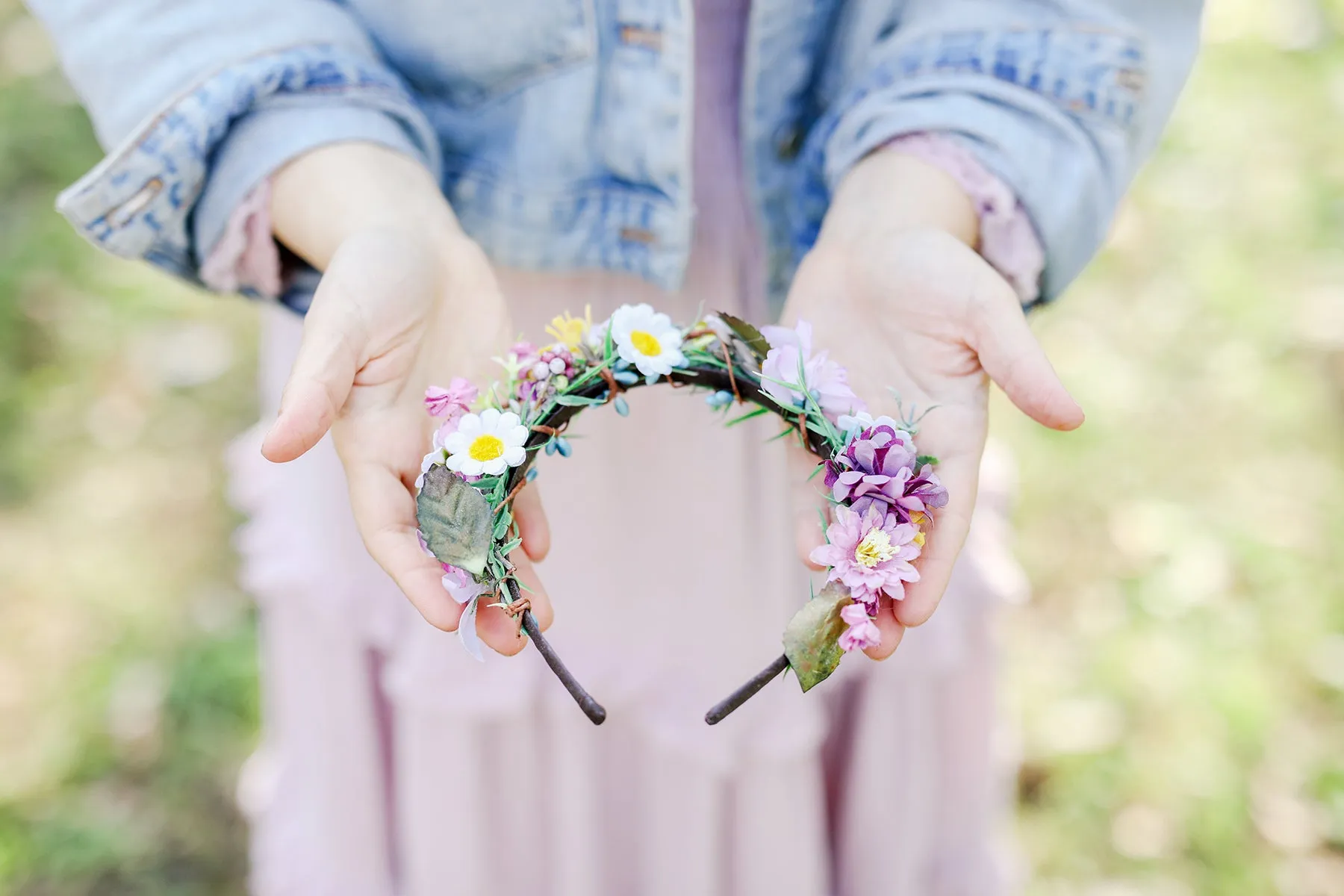 Meadow flower headband with daisies Wildflowers hairband Bridal headpiece Pastel accessories Summer flower headpiece Colourful Magaela